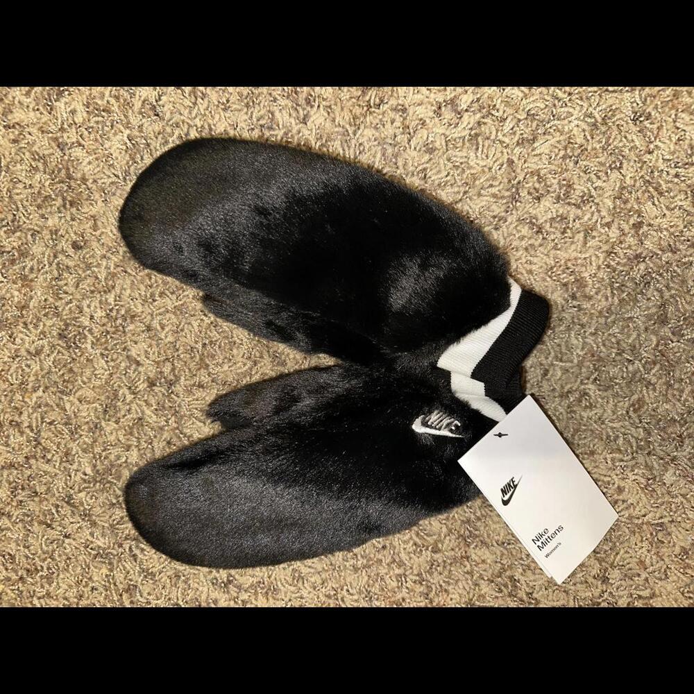 Nike Women’s Warm Mitten Gloves